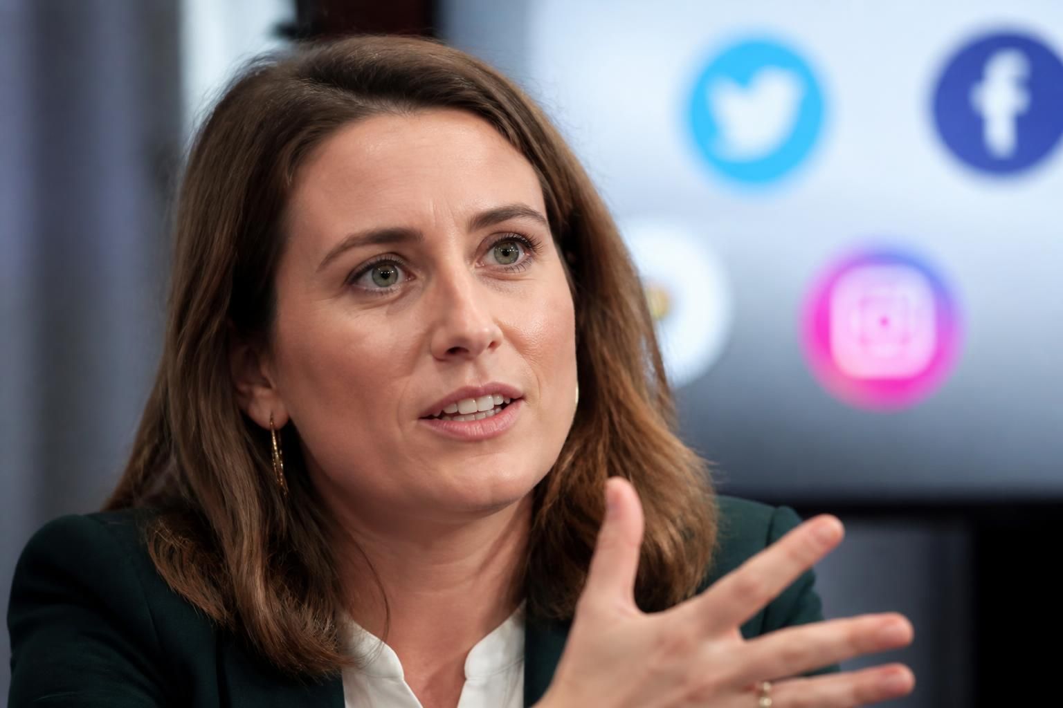 découvrez marine tondelier, une voix engagée qui s'exprime avec passion sur le réseau social x, influençant les débats et partageant ses idées pour un changement positif.