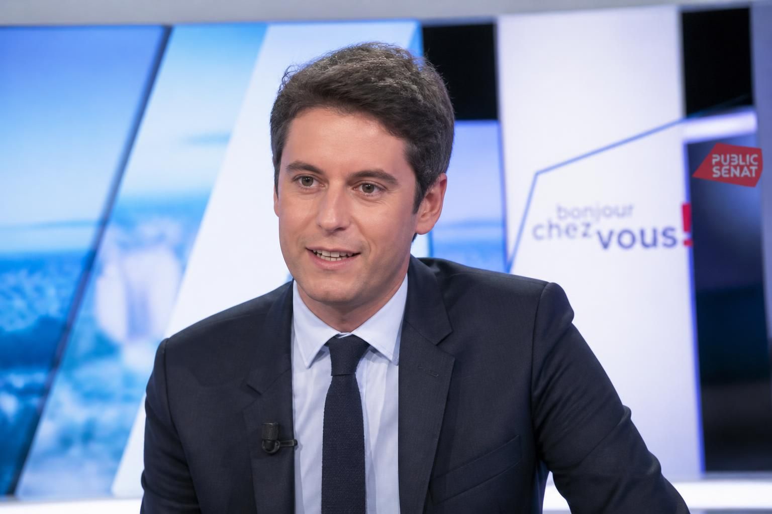 suivez gabriel attal en direct sur le plateau tv de la matinale de public sénat pour une interview exclusive et les dernières actualités.