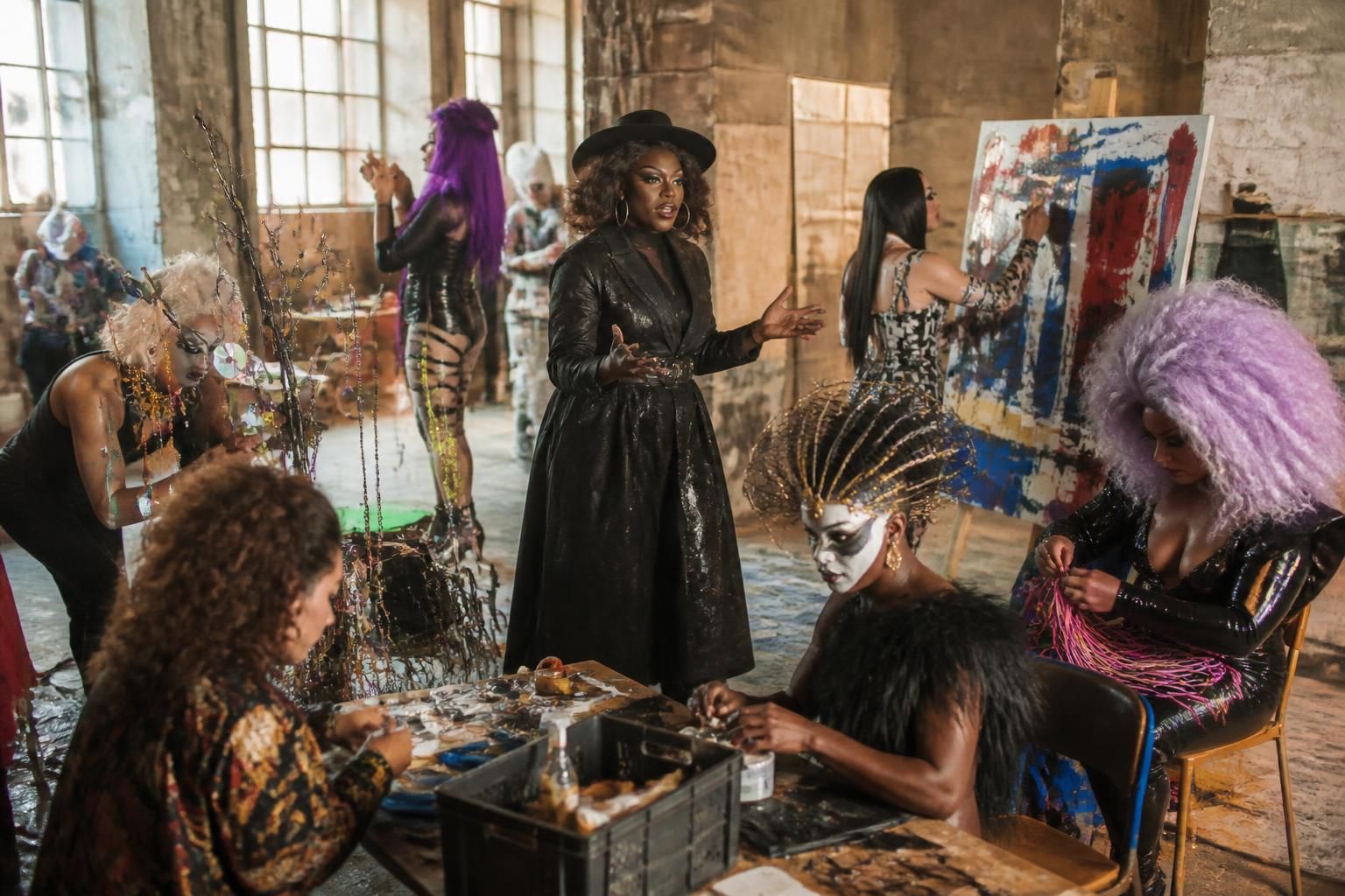 découvrez l'appel de soa de muse pour que le drag réinvente ses modes de création, prônant une expression artistique libre et affranchie du patronat.
