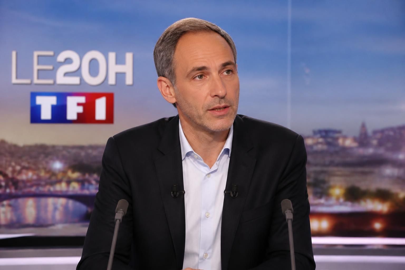 suivez raphaël glucksmann en direct pour un décryptage exclusif sur le plateau du journal de 20 heures de tf1. analyse et débats en temps réel.