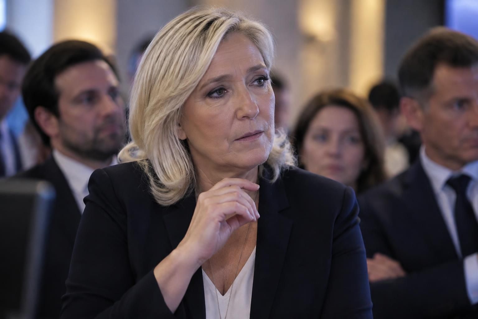 Au soir des sénatoriales, Marine Le Pen réagit — la dépêche ne précise pas le support d’origine au soir des élections sénatoriales, marine le pen réagit. la dépêche rapporte sa prise de position sans préciser le support d’origine.