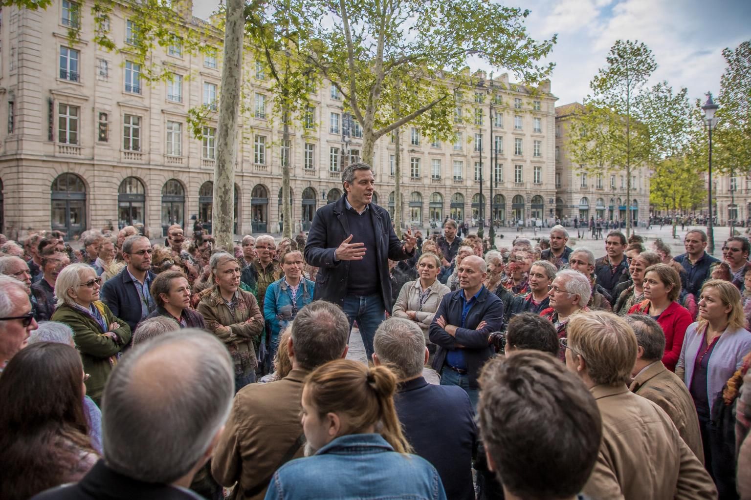 participez à la réunion publique en plein air avec françois ruffin, place louis-pradel à lyon, pour échanger sur les enjeux locaux et nationaux.