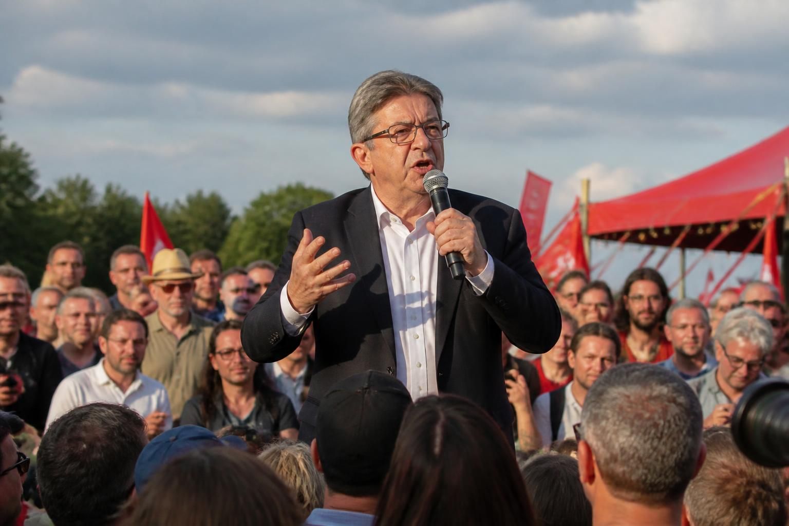 Jean-Luc MĂ©lenchon en direct : Ă©change exclusif avec L’HumanitĂ© depuis la FĂȘte de lâHumanitĂ© suivez en direct l'Ă©change exclusif avec jean-luc mĂ©lenchon depuis la fĂȘte de lâhumanitĂ©, une interview Ă ne pas manquer sur l'humanitĂ©.