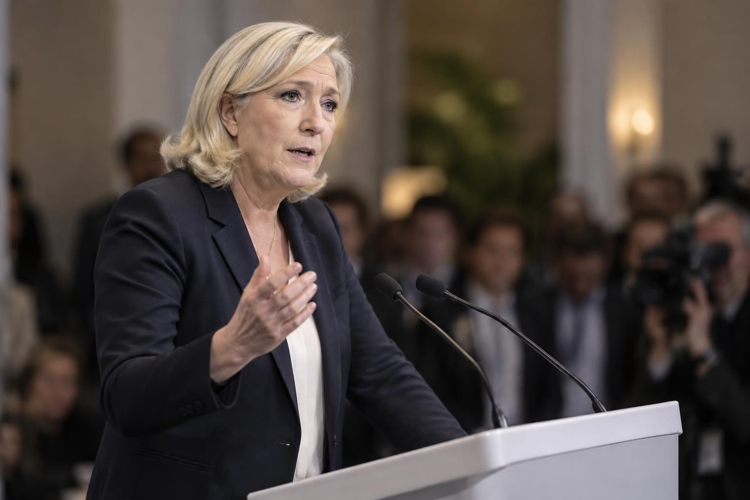 euronews rapporte la prise de parole de marine le pen le 1er octobre 2026 : retrouvez les éléments clés et le contexte de cette intervention.
